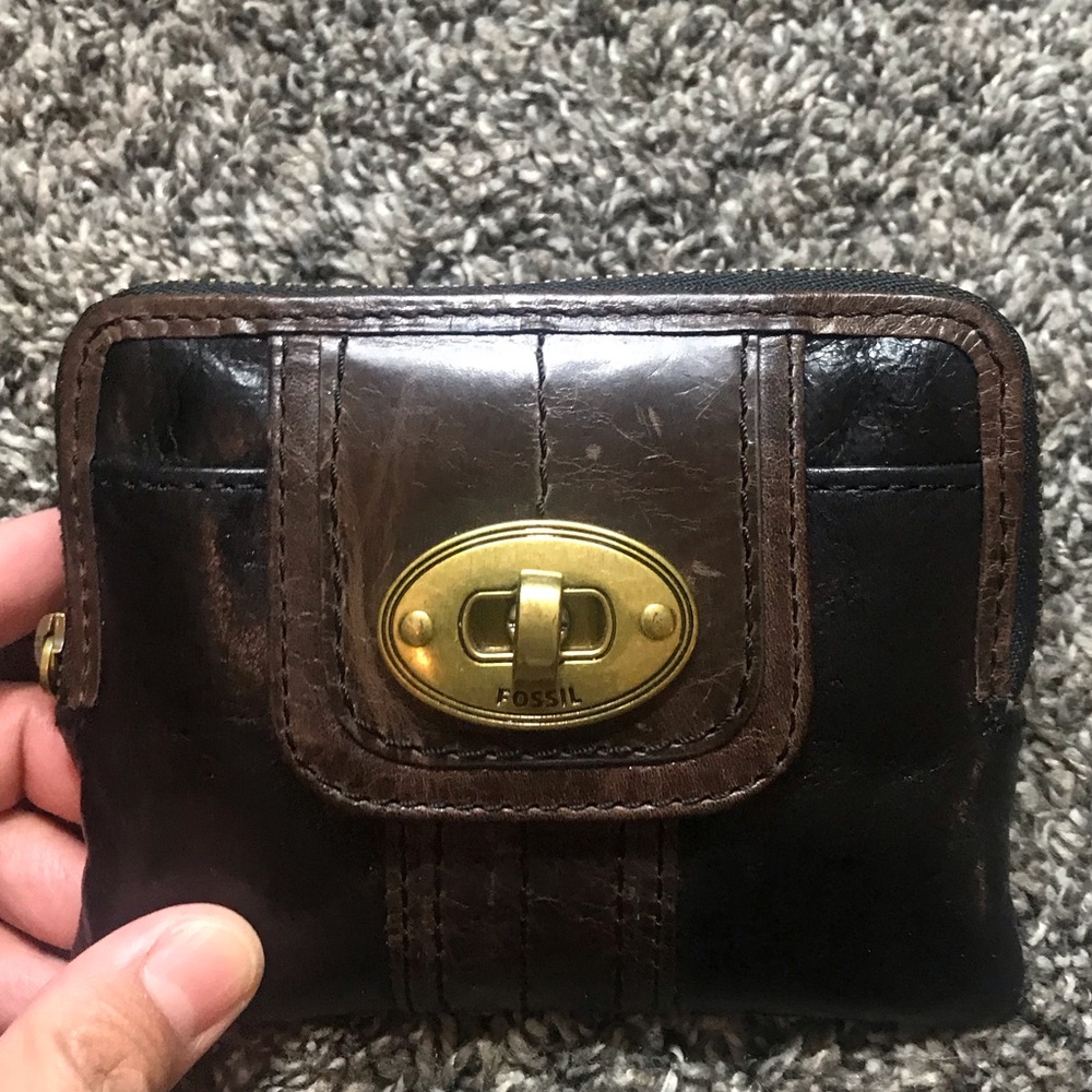 Fossil zip around wallet